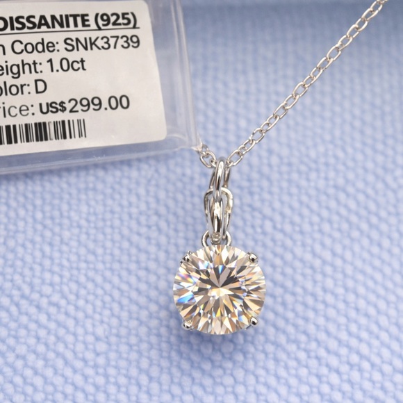 💎 1.00 CT Moissanite Solitaire Necklace – Sterling Silver (D Color) - Picture 4 of 6